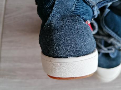 Modré kotnicky, zara,22