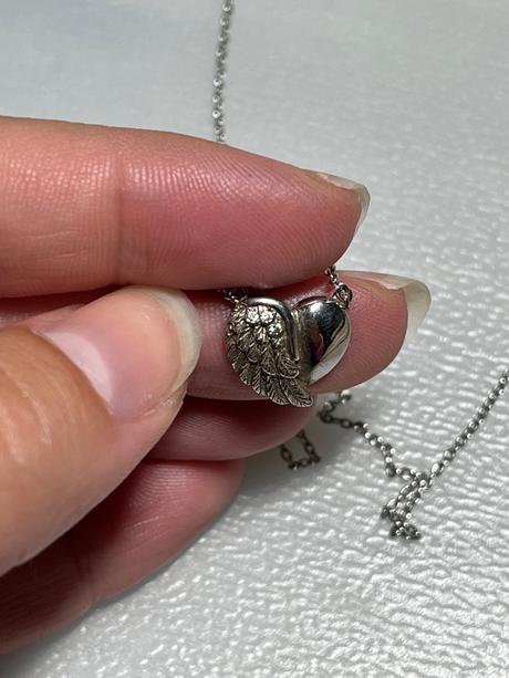 Strieborný náhrdelník srdce s krídlom, 