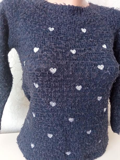 Dievčenský huňatý sveter so srdiečkami fialový, 134