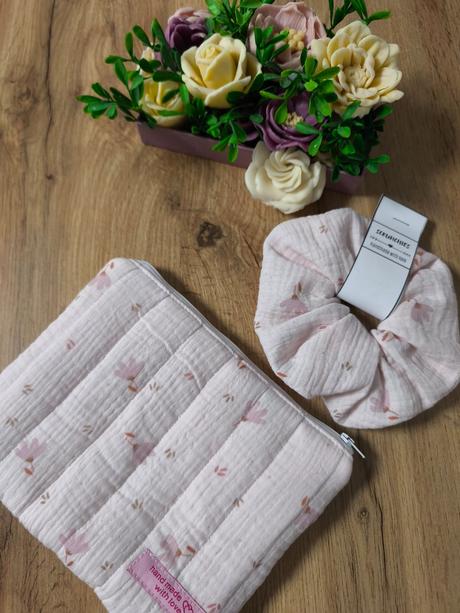 14- mušlínova kozmeticka taštička + gumička, 