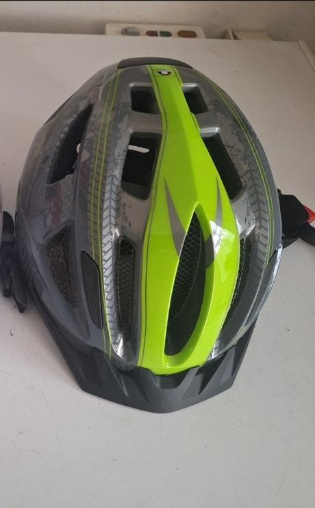 Cyklistická prilba, m