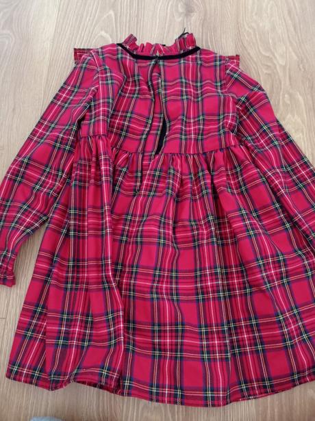 Vianočné šaty, 128