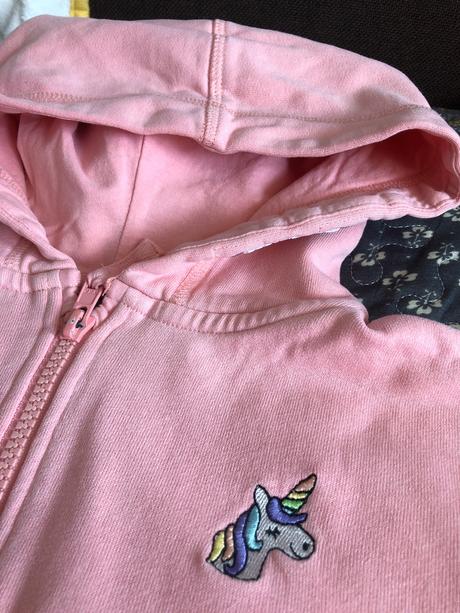 Mikinka s jednorožcom, next,116