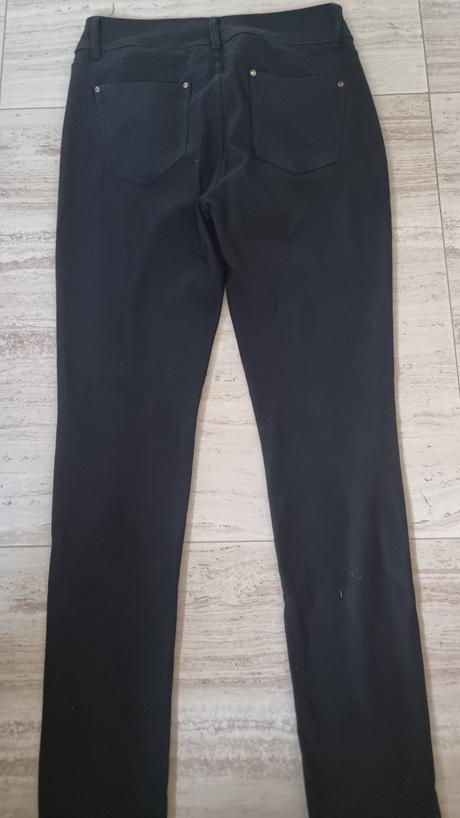 Cierne elasticke nohavice, 34