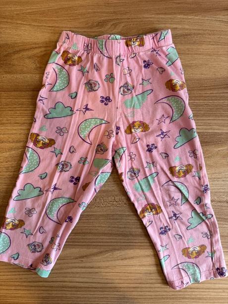 Dievčenksé pyžamo, 92
