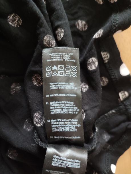 Příjemné černé šaty s bílými puntíky (sedí s-s/m), f&f,s