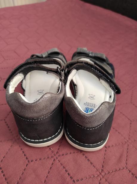 Sandálky, lasocki,26