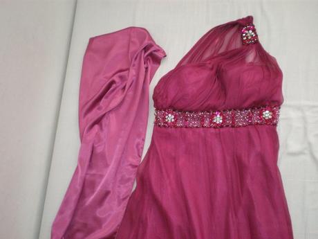 Spolocenske saty, 42