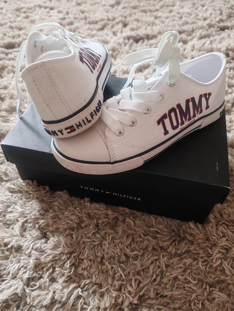 Biele tenisky th, tommy hilfiger,32