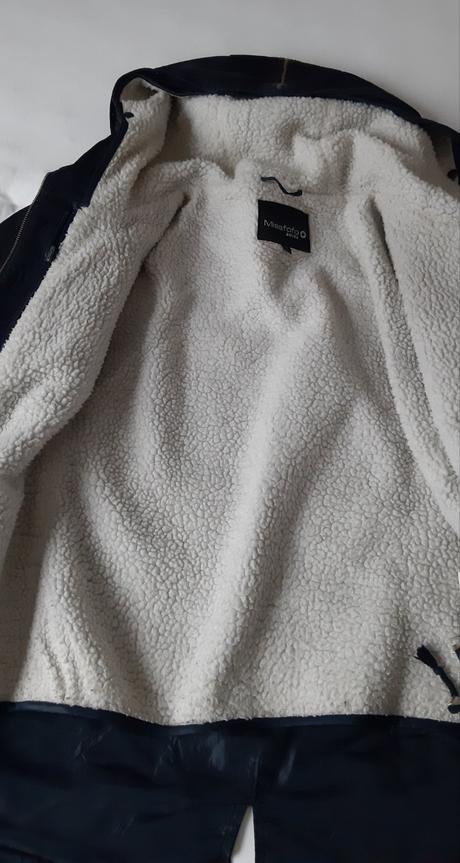 Tmavomodrá parka, s