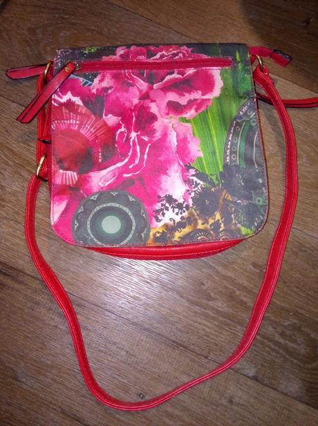 Krásna červená kvetinová crossbody kabelka,