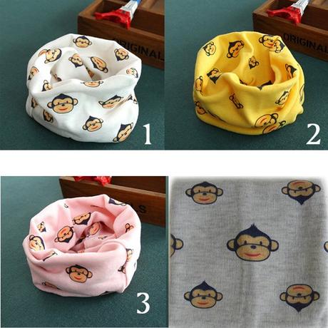 Detský nákrčník s opičkami,