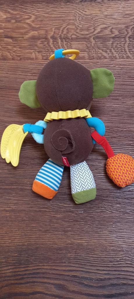 Plysova opica hryzatko na zavesenie,