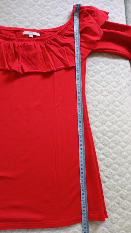 Tričko s odhalenými ramenami a volanom, 36