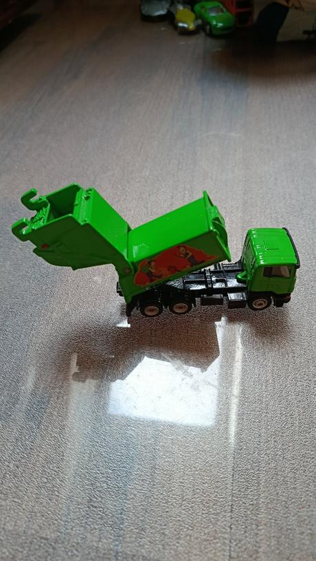 Autíčka a motorka,