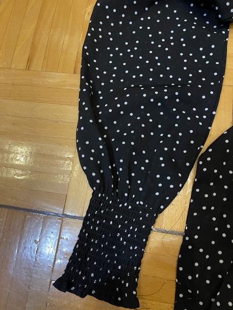 Bodkovaný crop top so zavinovaním a puff rukávmi, sinsay,xs