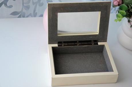 Šperkovnica so zrkadlom, 