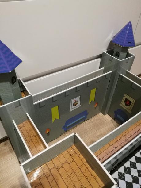 Hrad s padacím mostom,