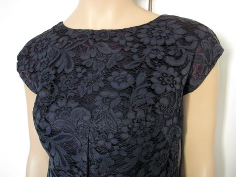 Krajkované tmavomodré šaty, m