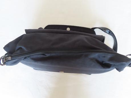 Čierny kabelkový ruksak,