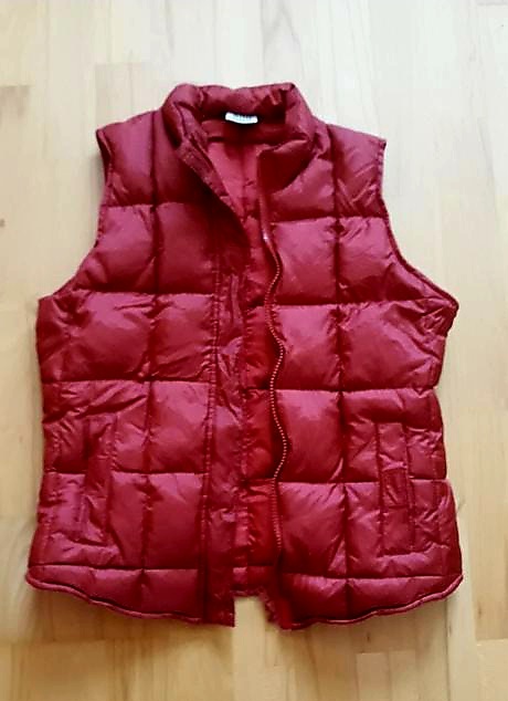 Vinovocervena vesta kvalitnej značky z anglicka, bay,xs