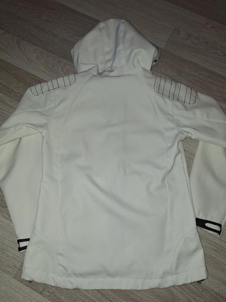 Softshelova prechodná vetrovka, 146