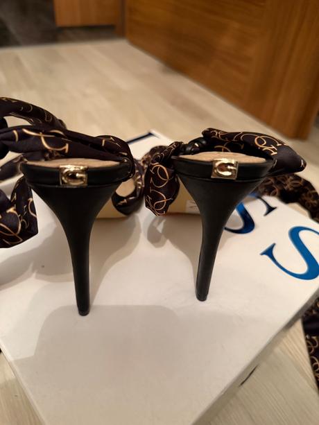 Nové guess sandalky na vysokom opatku s viazanim, guess,35