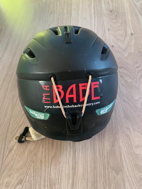 Dámska lyžiarska prilba, m