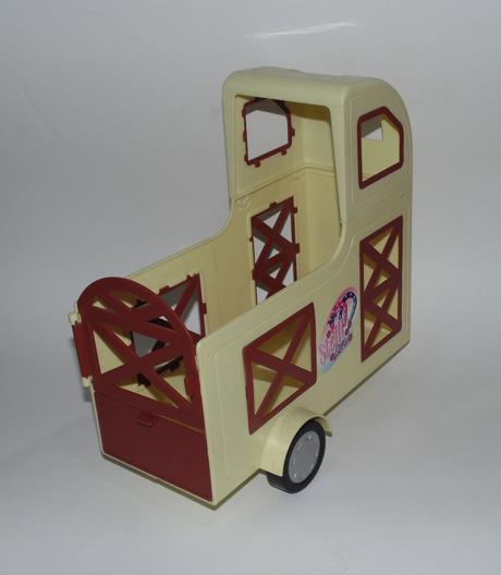 Príves pre koníky barbie,