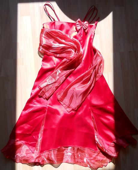 Plesové šaty so štólou, 36