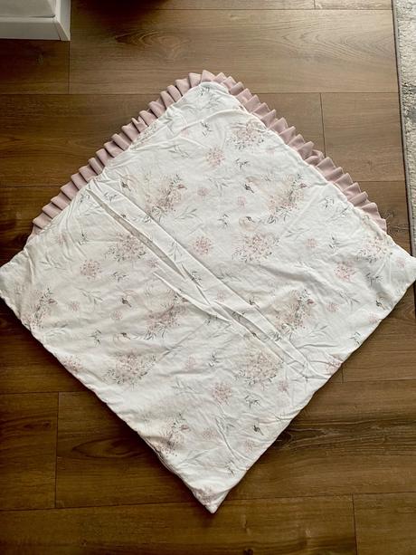 Hniezdo so zavinovackou, 