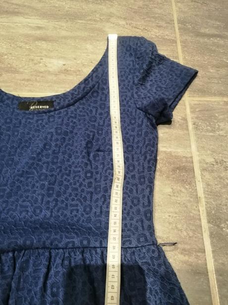 Modré šaty s plastickým vzorom reserved vm, reserved,m