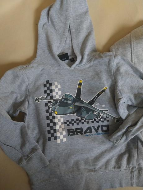 2x mikina ..cena spolu, marvel,116