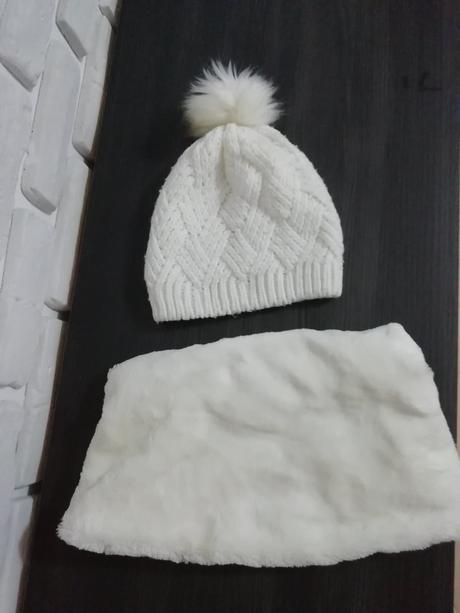 Biely komplet ciapka a kpzusinkovy tunel uni,