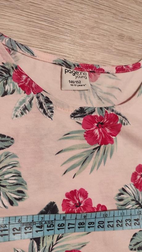 Kvetovane šaty, 146