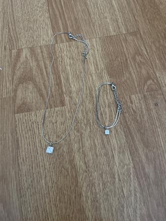 Náhrdelník a náramok, 