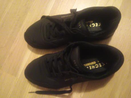 Sketchers, skechers,37