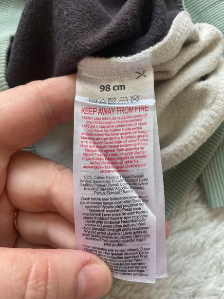 Teplakova suprava s tweety, 98