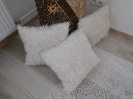 Vankúše biele huňaté, 