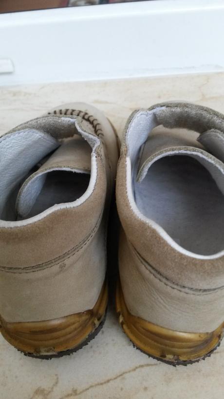 Celokožené mokasínky, 24