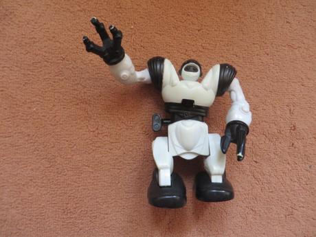 Robot - výška cca 12 cm, 