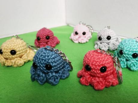 Háčkovaná kľúčenka chobotnička, 