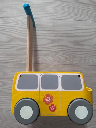 Drevená hračka autobus,