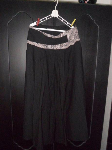 Spolocenska sukna, 42