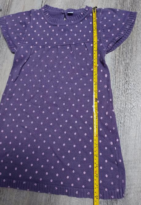 Fialové bodkované pletené šaty, 110