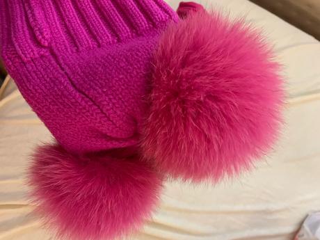 Čiapka s pravými brmbolčekmi, <50