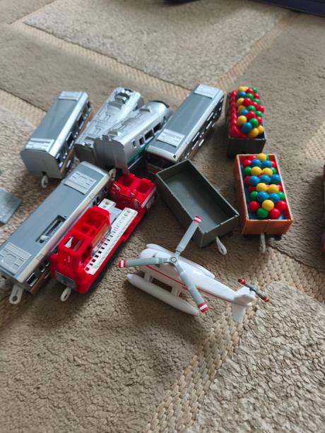 Rc dráha vláčik thomas a vláčiky tomica 85413,