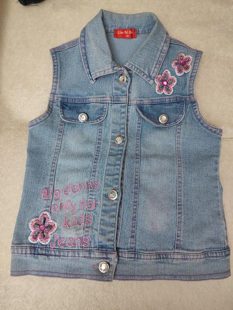 Vesta vyšívaná, 152