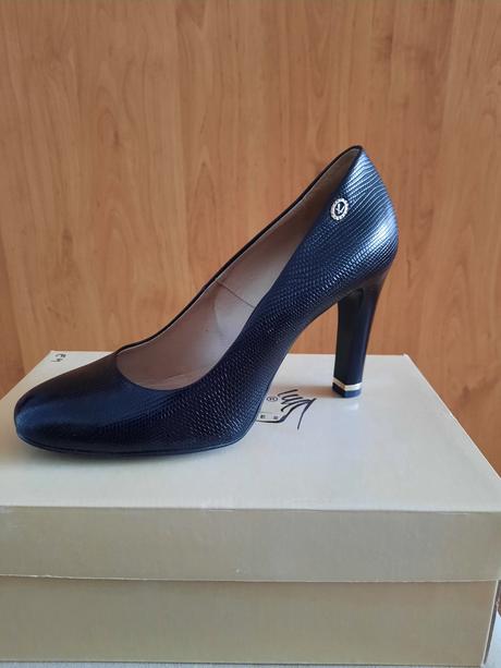 Čierne lodičky číslo 39, 39