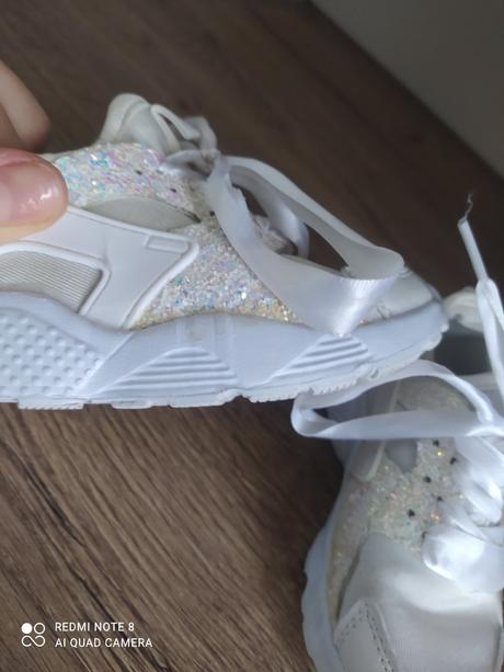 Štýlové tenisky trblietavé so satenovymi šnúrkami, 24